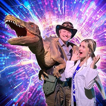 Dinoshow: "Dinozine" in het Dinoland Theater